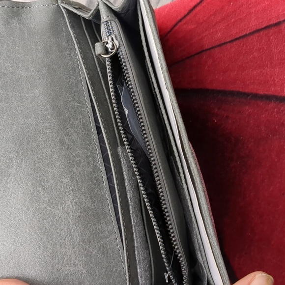 BotkierTrigger Flap Leather Wallet - Picture 6 of 11